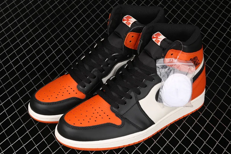 All categories Air Jordan Jordan series basketball shoes Air Jordan 1 High pure original version Air Jordan 1 Retro High OG AJ1 Joe 1 black orange white smashed backboard 555088-005